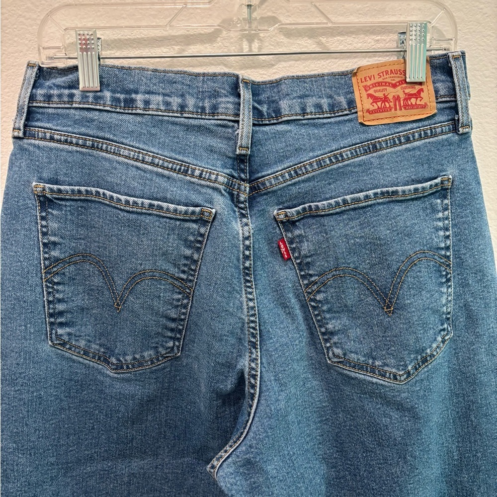 Levi's Blue Denim Jeans with White Stitching High-Rise Wide Leg Size 31 - Picture 4 of 10